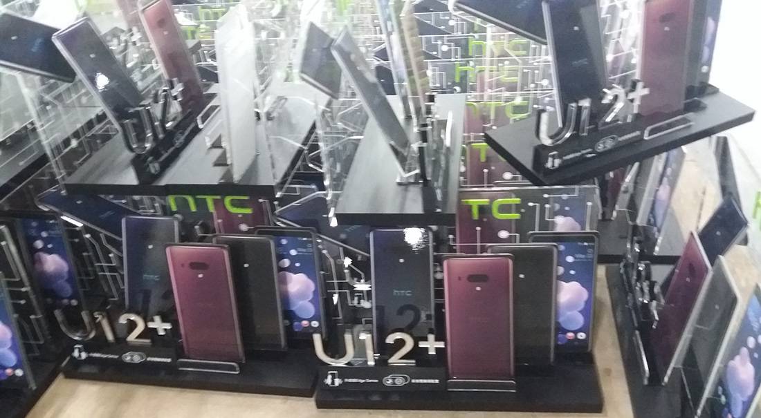 HTC U12 Plus Mobile Phone POS Retail Counter Display Units