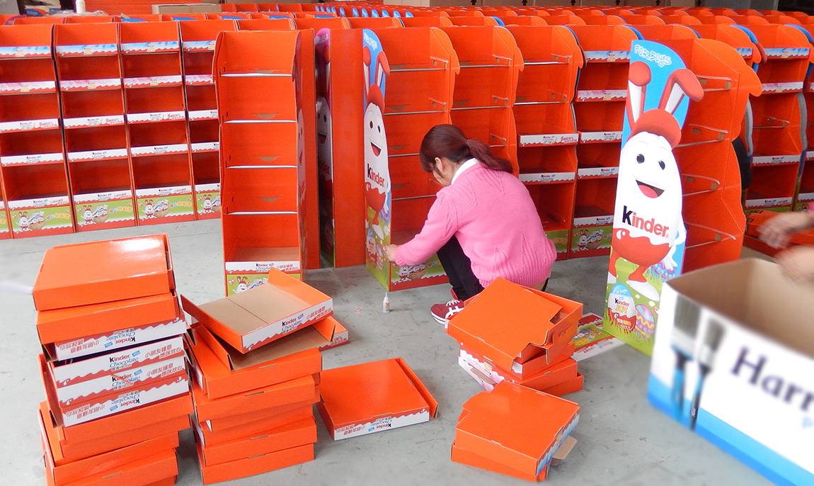 Kinder Chocolate Cardboard Display Stand Production Workshop