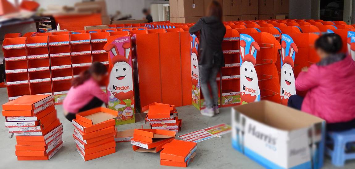 Kinder Bueno Chocolate Cardboard Display Stand Production Workshop