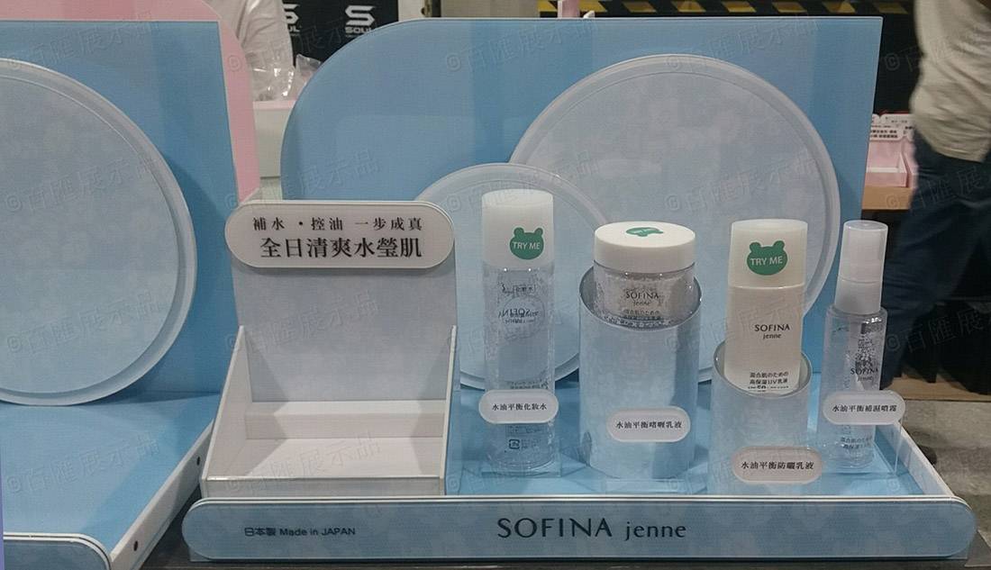 KAO SOFINA jenne Retail Acrylic Display